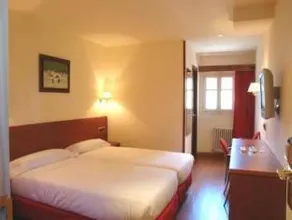 SNÖ Hotel Candanchú - Image 2