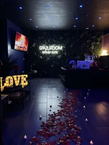 Spazuroom Luxury Suite - Image 4