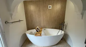 Spacious Home, Walk to City Centre & Free Parking - Image 4