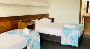 Caledonian Hotel Motel - Image 2