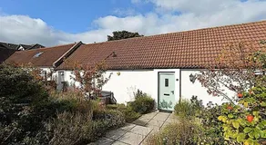 Charming Old Cottage for Share, Cosy Double Room with 2 Single Bed - Image 3