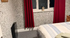 Stylish 2BR Apartment Steps to Beach, Bars ,Town Centre - Image 2