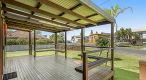 Lennox Beach Shack Classic Coastal Stay Near the Beach - Image 4