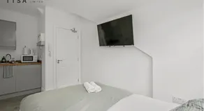 Modern Studio with En-Suite & Kitchenette - Norwood Junction - Kings Road 5 - Image 4