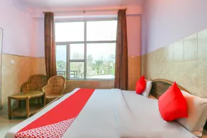 OYO 71240 Hotel Neevia - Image 2