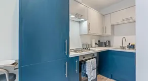 Modern 2 Bedroom Apartment in City Centre Free Parking with Fast WiFi Near Arena - Image 3