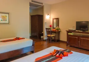 Phuwanalee Resort - Image 2