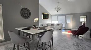 HoustonGem with a Dreamy Pool & Jacuzzi includes Wifi with 6beds - Image 2