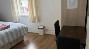Double bed room like a hotel room with share toilet - Image 4