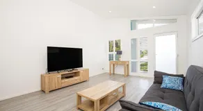 Sanctuary Blue Pet Friendly 5 Mins to Hyams Beach - Image 2