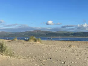 Beautiful Aberdovey Seafront Apartment 2 - Image 2