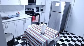 Affordable Toronto Downtown Bloor Stay - Image 5