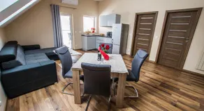 Dwór Skalny Apartamenty, Pokoje i Restauracja Karczma Skalna - Image 2