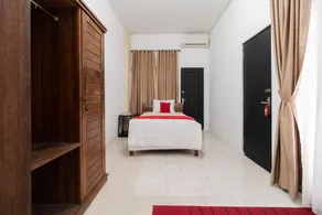 RedDoorz Syariah at Jalan Andalas Padang - Image 2
