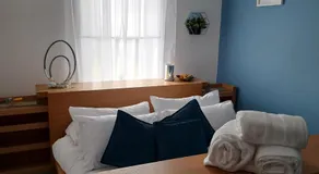 Apartment - Sleeps 4 - Pet friendly - Parking - Image 2