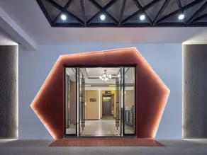 7 DU Hotel - Image 4