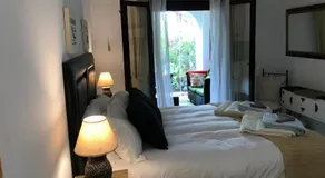 2 Bed Apartment - Sleeps 4 - Pool Patio Garden - Image 2