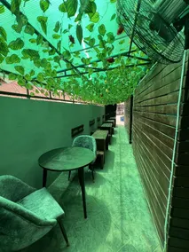 Thapunchline  Hotel - Image 2