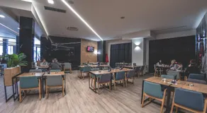 Orange Hotel - Image 5
