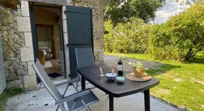 LODGE avec kitchinette terrasse et jardin privé clos - Image 3