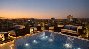 La Terrasse Hotel - Image 2