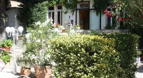 Hostellerie Le Chalet Fleuri Saint-Rémy-de-Provence - Image 5