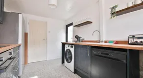 Cosy 3-Bedroom House Near Caerphilly Castle - Image 4