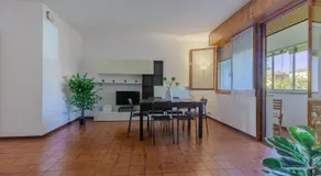 GuestHost - Pontelagoscuro Huge & Residential Apartment - Image 3