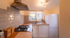 Bumble Bee Cottage Witney Serviced accommodation - Image 3