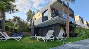 Özel havuz ve deniz manzaralı yeni villa - Image 4