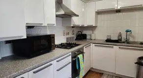 Spacious Ground floor 2 bedroom 2 Bathroom Flat in Hatfield near Hertfordshire University Private Car Park Sleeps 5-6 - Image 5