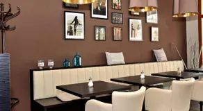 Hotel Atrium - Image 4