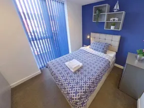 Signature House - Contemporary Studios in Coventry City Centre, free parking, by COVSTAYS - Image 2