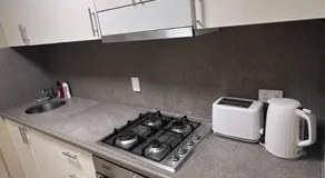 Fully Furnished Modern Unit in centre of city - Image 4