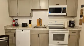 3 BR Guest House Get Away Ideal location - Image 5