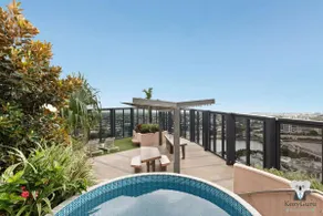 KOZYGURU SOUTH BRISBANE KOZY 2 BEDROOMS APT + FREE PARKING BRISBANE ONE QSB001-1203 - Image 3