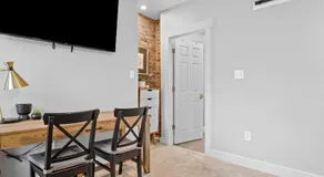 Stylish 4 Bedroom Loft Home, North Shore, City Skyline View Close to NHL, NFL - Image 3