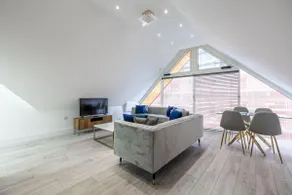 Pent House | Town Centre | Stunning and Spacious - Image 5