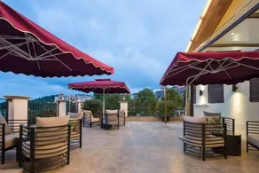 Floral Hotel·Fairy Mountain Night Banquet Inn - Image 2