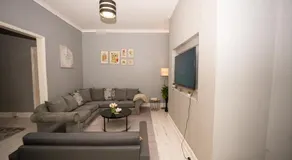 Oakmont Living 2BR Apartment - Image 4