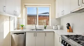 Domi Rentals - The Carlisle Street Apartments - Image 5