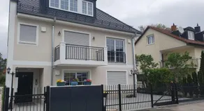 75m2 lichtdurchflutete 3 Zimmer Souterrain Wohnung in einem Neubau Villa - Image 3