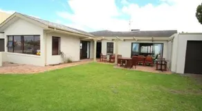 12 on Beach Guest House - Image 5
