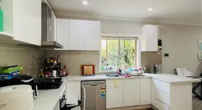 Revesby Twins Room with 2 Comfortable Single Beds - Image 5