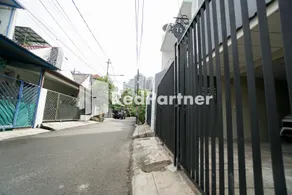 Tomang Gelong Guest House Syariah Mitra RedDoorz - Image 3