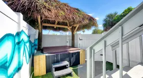 MERMAID HOUSE WITH POOL JACUZZI STEPS to SIESTA KEY BEACH - Image 1