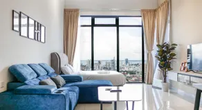 Beacon Executive Suite by stayCATion Homestay - Image 2