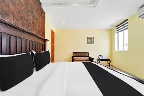Super Townhouse Ernakulam North - Image 2