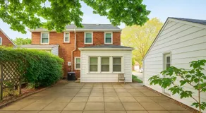 Newly Renovated Townhouse on a Tranquil Street - Image 4