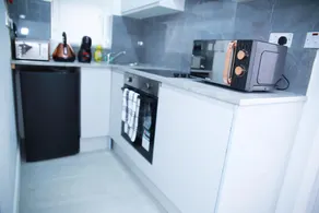 Lovely Apartment with free parking - Image 3